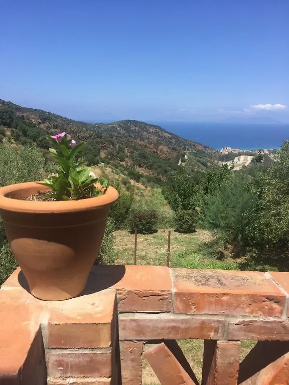 Alloggio per agriturismo Agriturismo Fattoria di Grenne Ficarra Italia