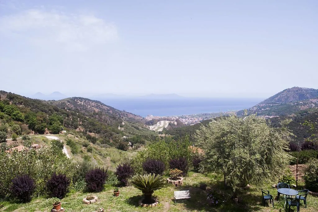 Bauernhof Agriturismo Fattoria Di Grenne Ficarra Italien